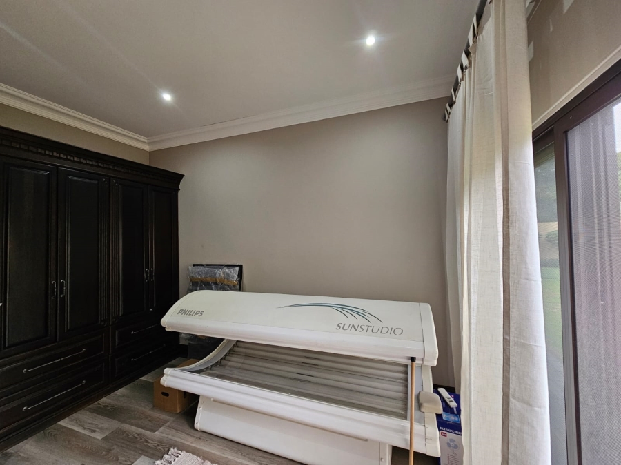 5 Bedroom Property for Sale in Jim Fouchepark Free State